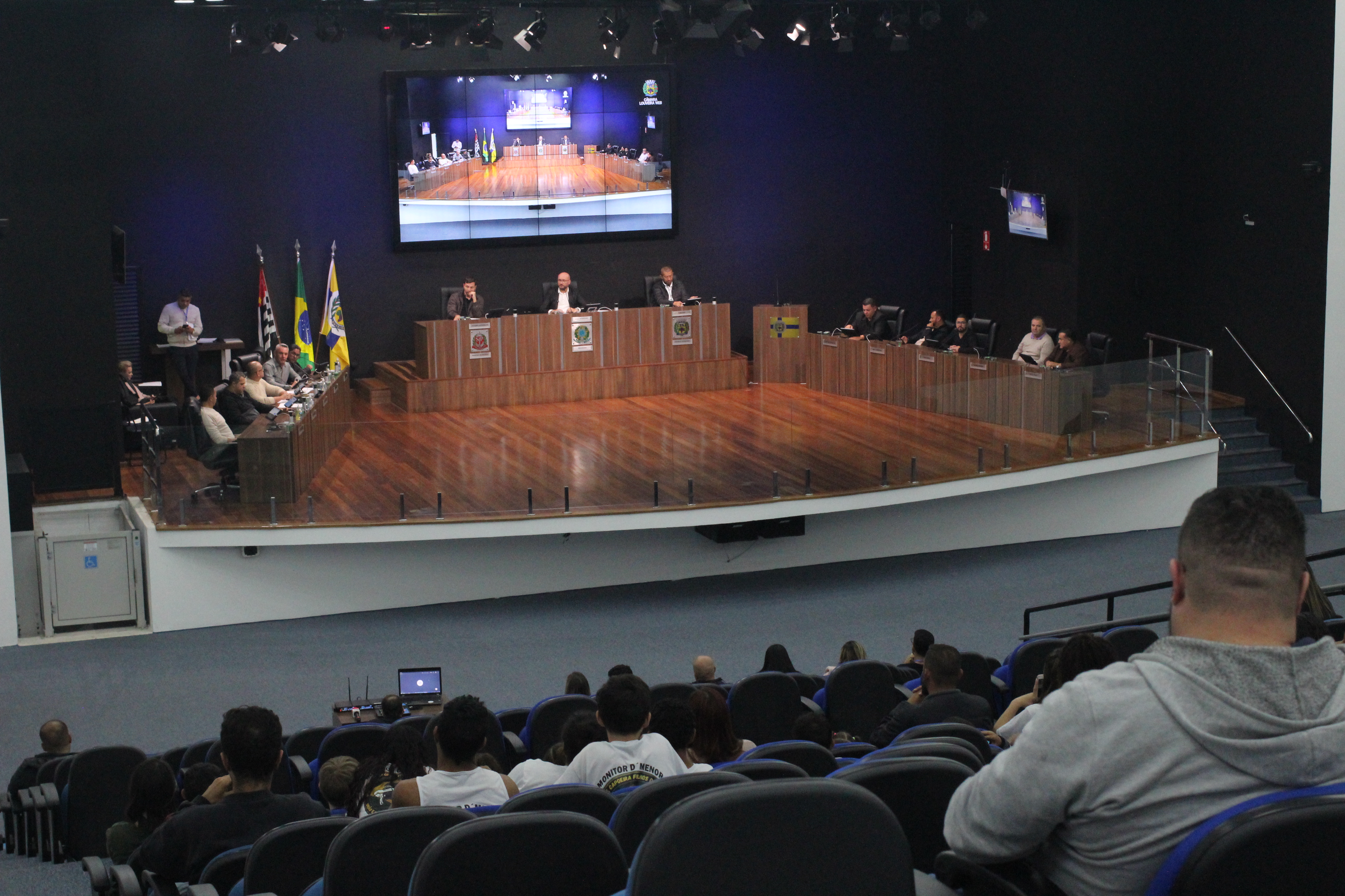 Aprovado projeto que regulamenta contratações temporárias na rede municipal