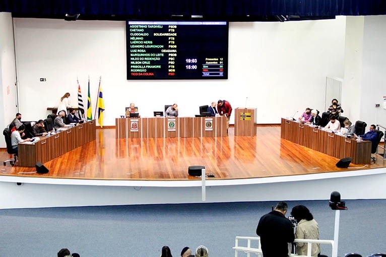 Câmara de Louveira realiza 13ª Sessão ordinária do ano