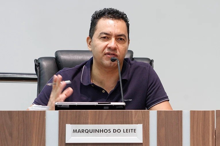 MOMENTO TRIBUNA: Marquinhos do Leite diz que Prefeitura deveria dar exemplo e suspender obras