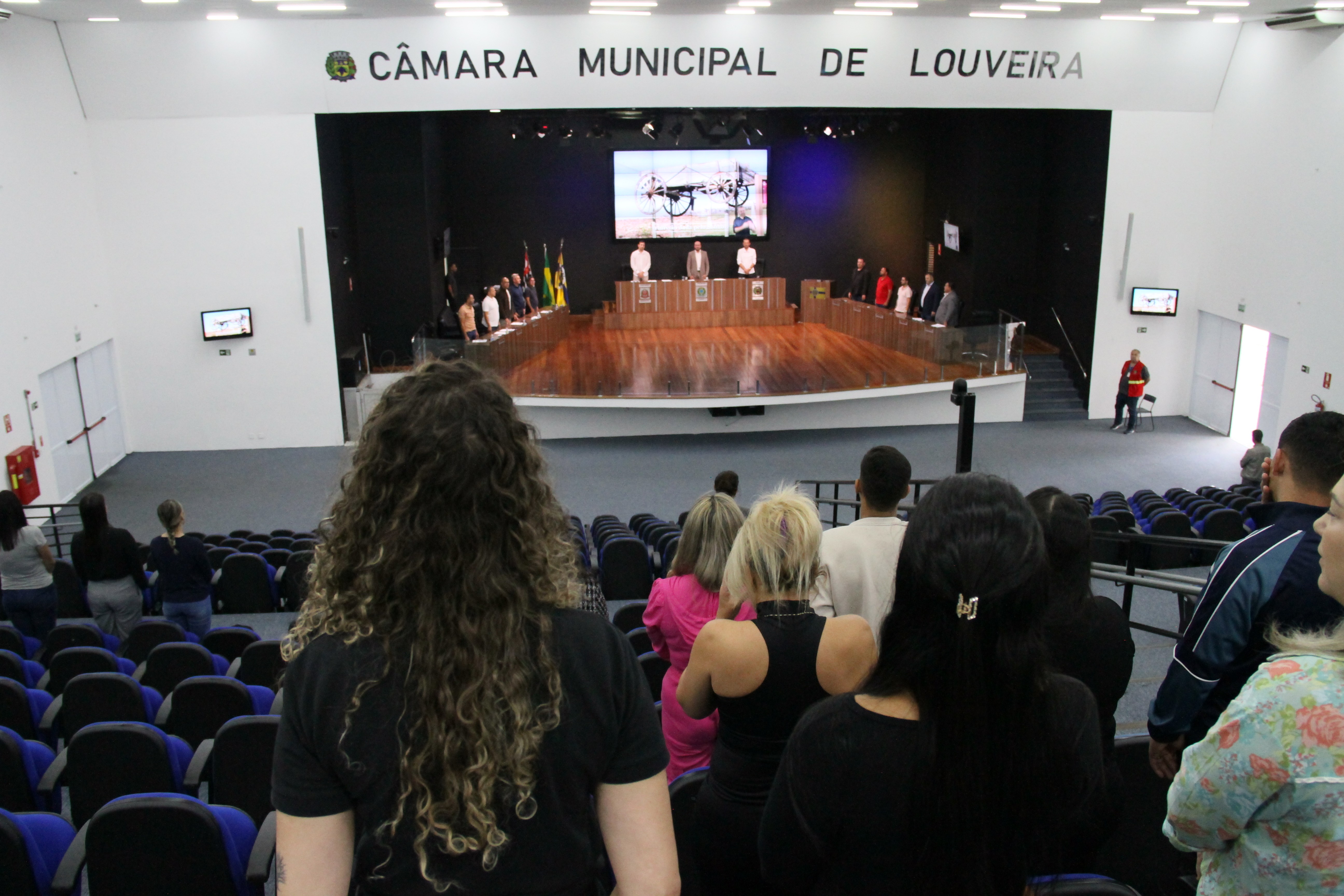 Projeto acaba com tolerância de atrasos no serviço público