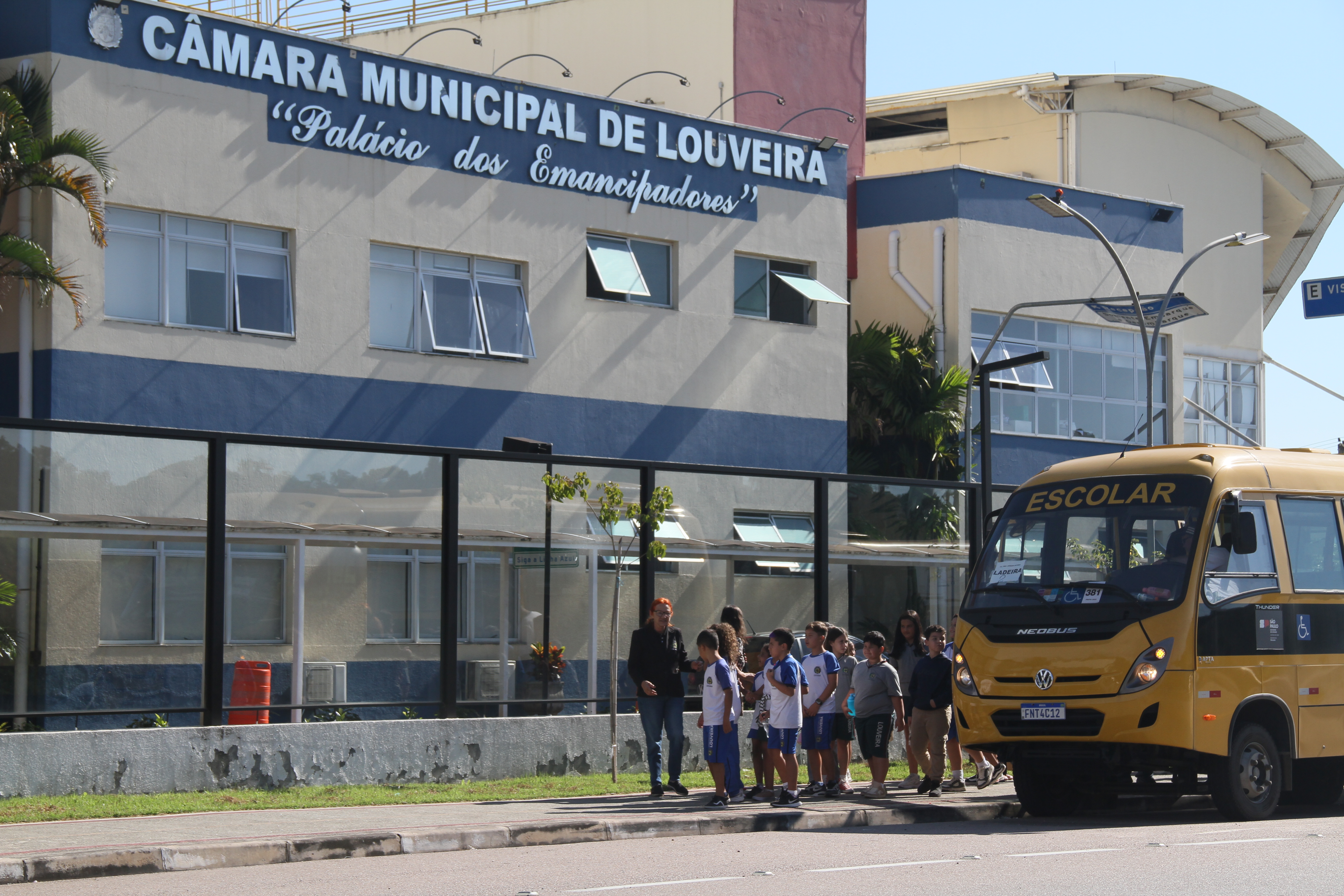 Alunos do Odilon visitam Câmara de Louveira