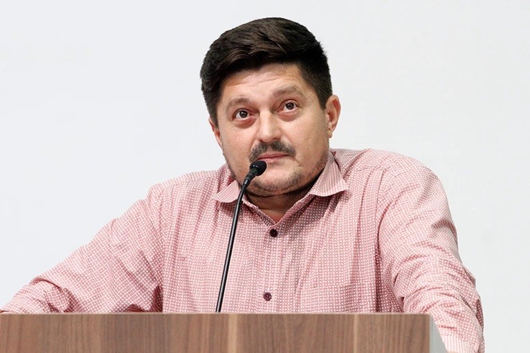 MOMENTO TRIBUNA Rodrigão critica fake news, Educação e Saúde