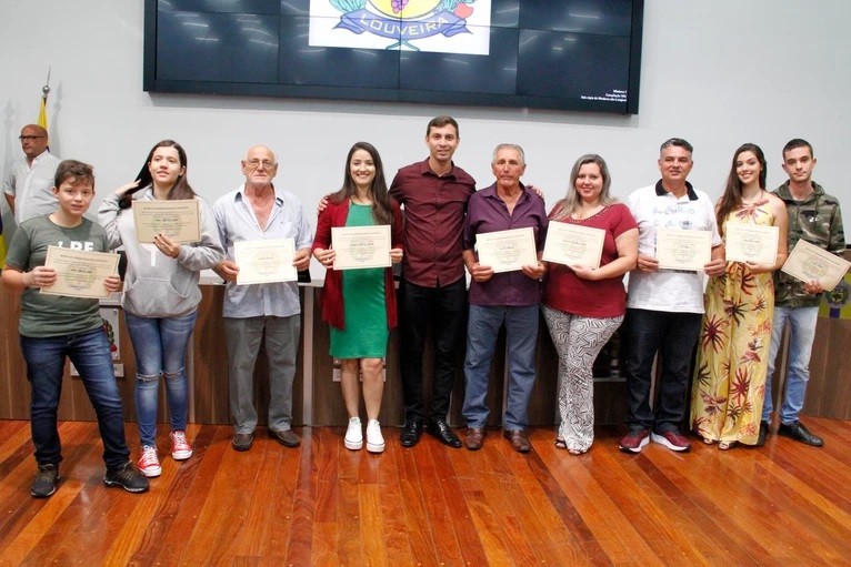 Projeto Natal Feliz completa nove anos e voluntários recebem homenagem