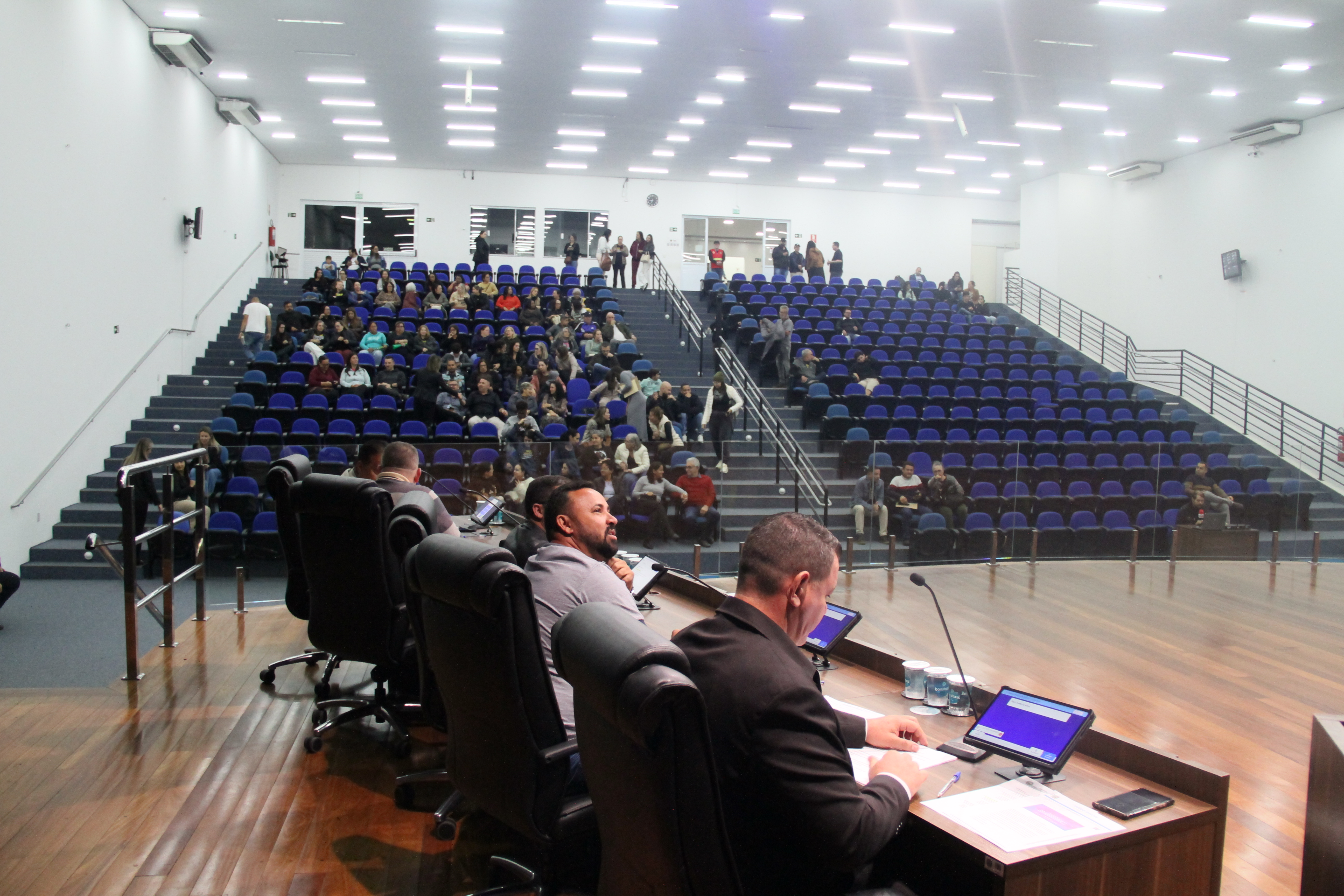 Vereadores aprovam atualização de nome dos cargos da Câmara