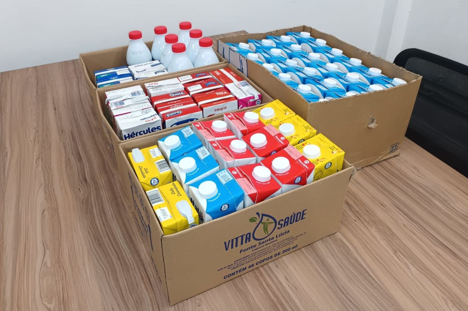 Câmara de Louveira faz doação de 60 litros de leite ao Funsol.