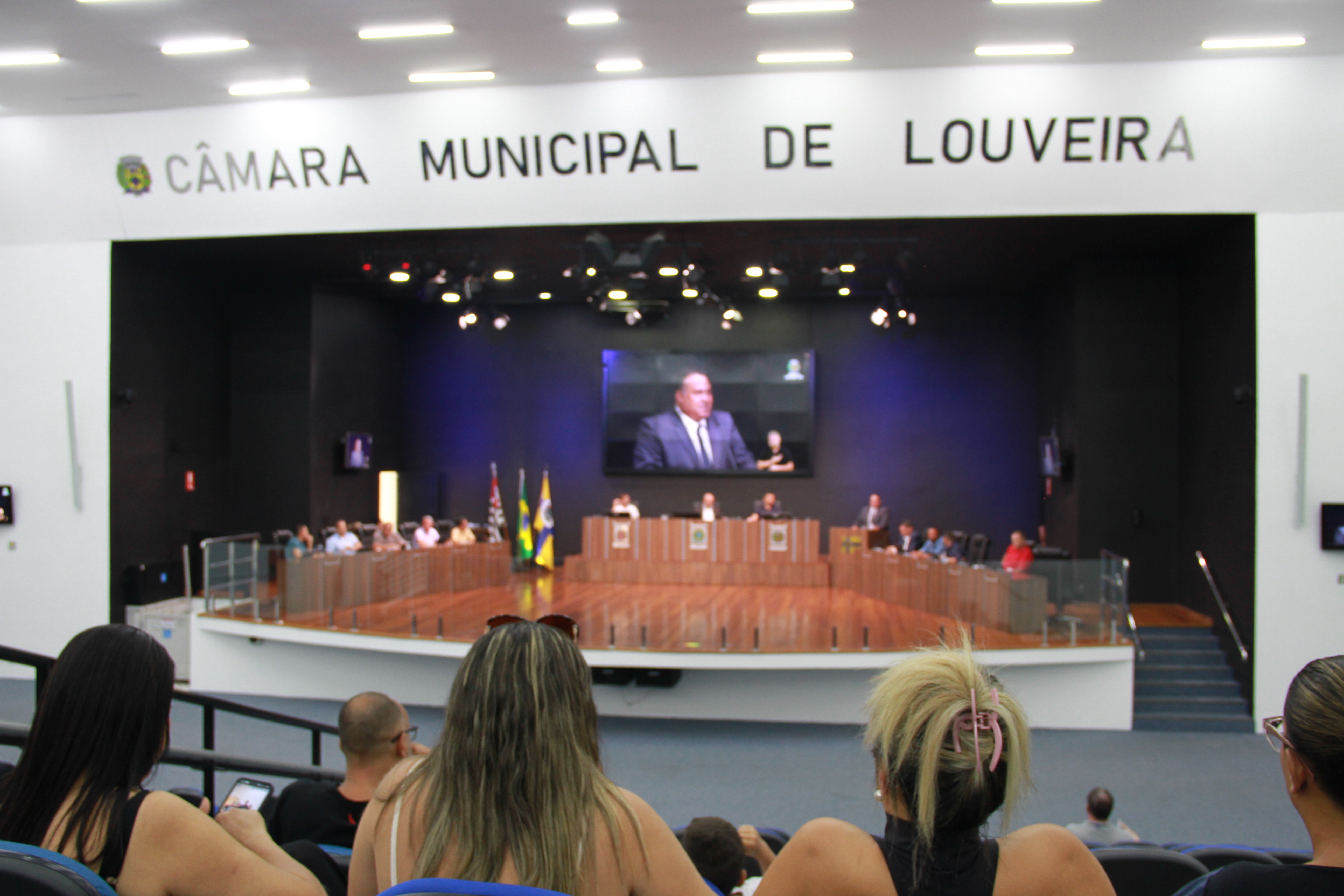 Vereadores realizam sessão tranquila sem projetos