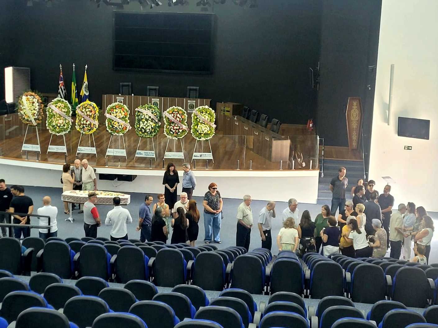 Sessão transcorre em clima respeitoso