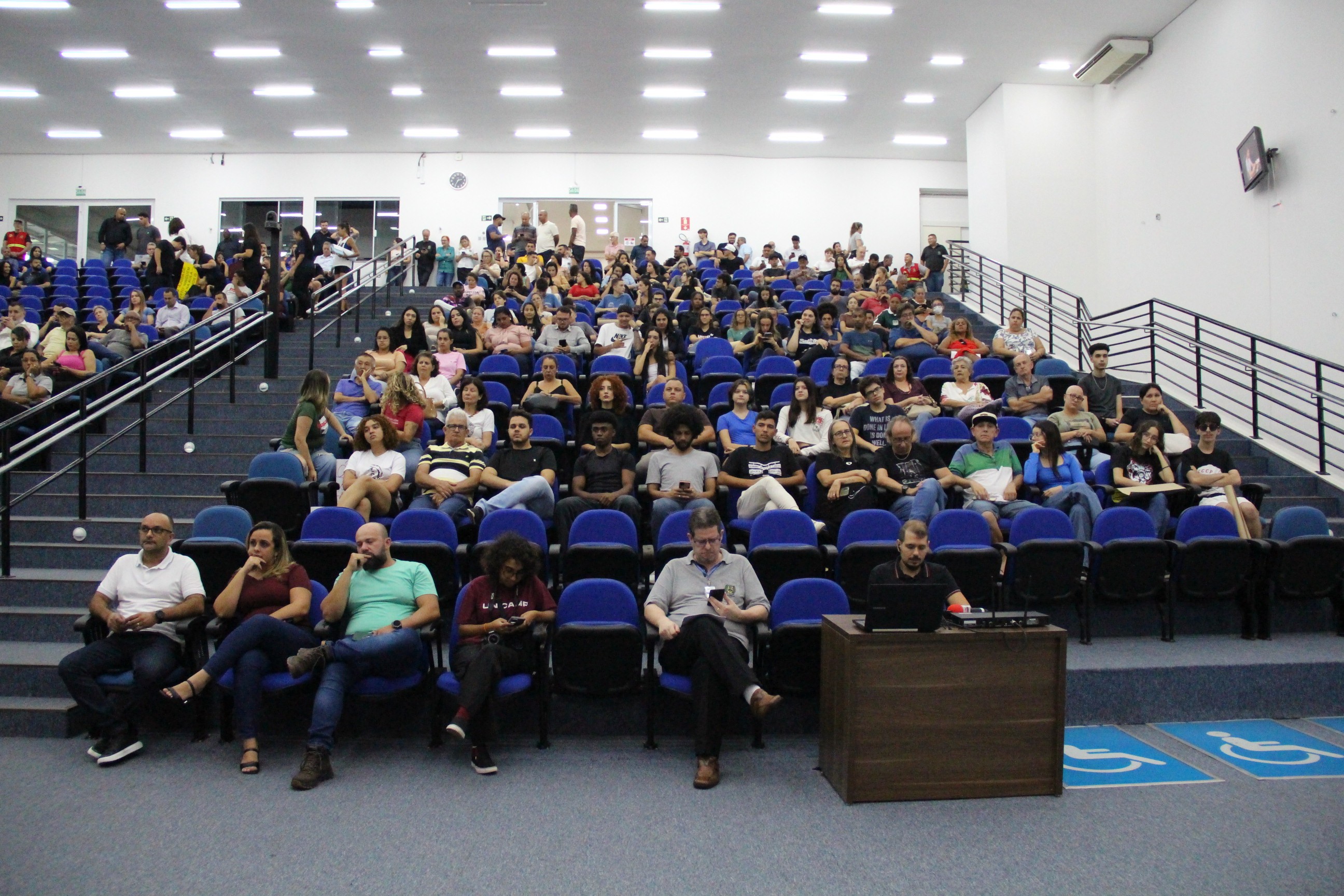 Vereadores rejeitam mudanças no transporte universitário
